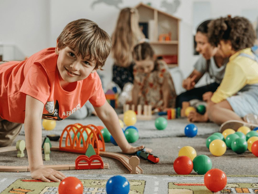 bawiące się dzieci